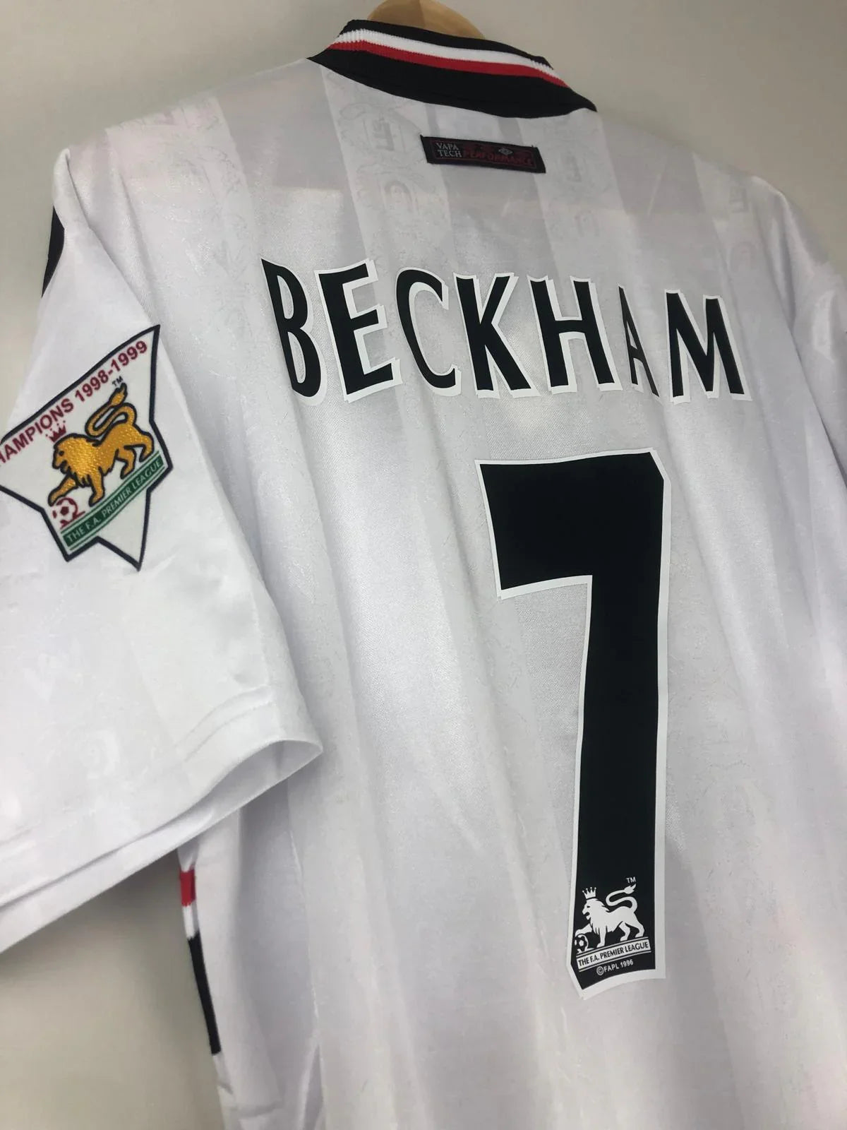 Camiseta Retro Beckham Manchester United FC Visitante 1997-98 - Fútbol Club Vintage