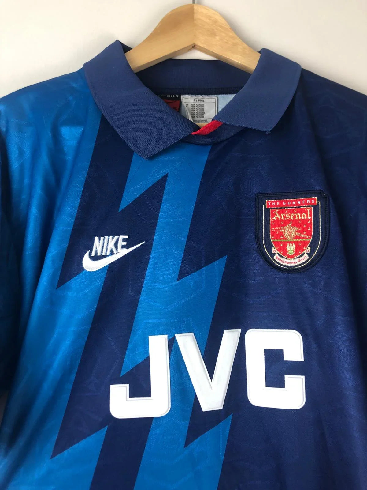 Camiseta Bergkamp Arsenal FC Visitante 1995-96 Retro - Fútbol Club Vintage