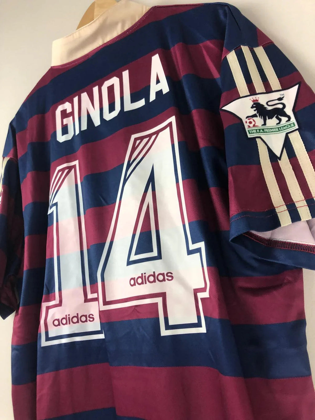 Camiseta Retro Ginola Newcastle United FC Visitante 1995-96 - Fútbol Club Vintage