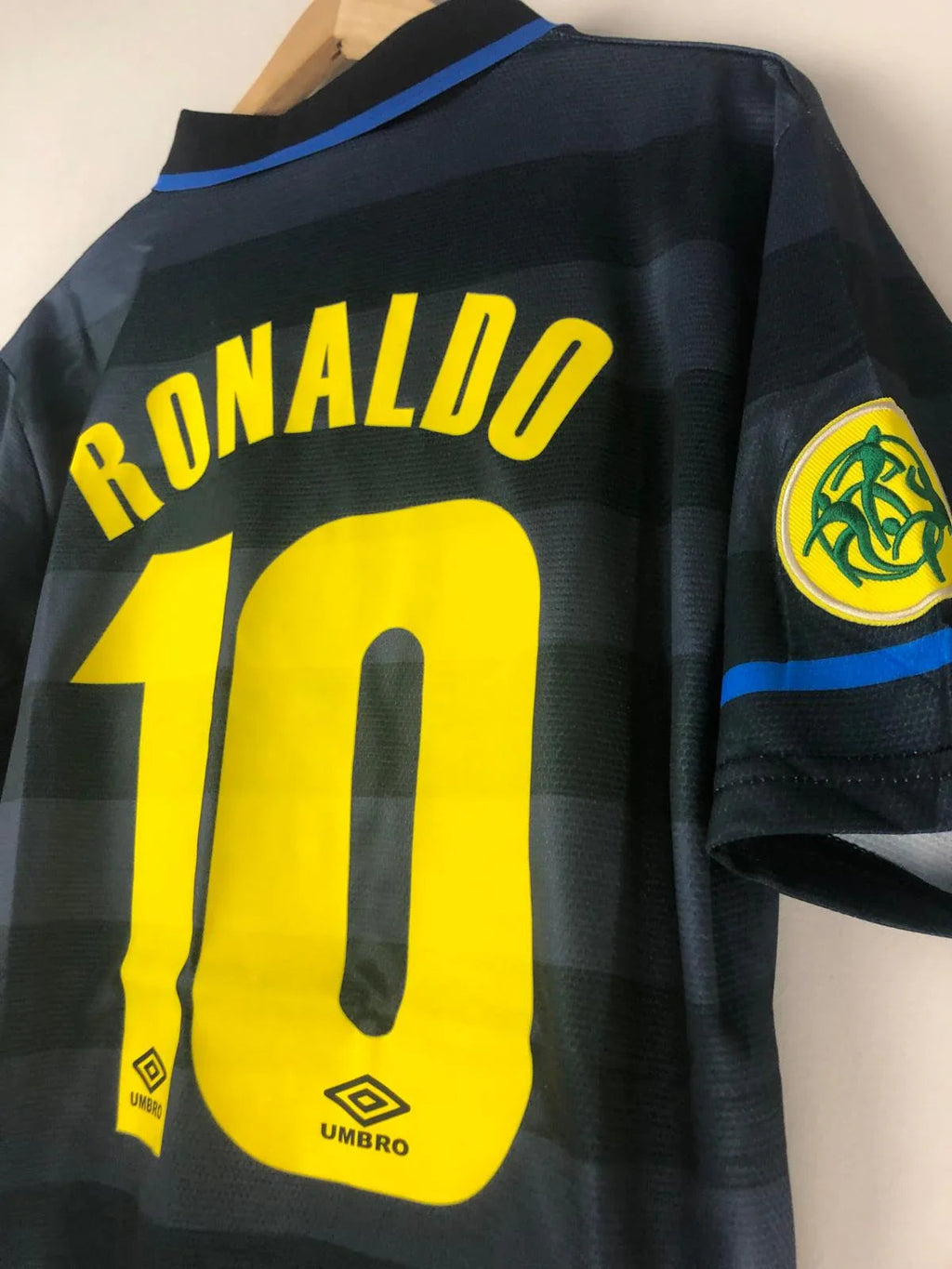 Camiseta Retro Ronaldo Inter Milán Visitante 1997-98 - Fútbol Club Vintage