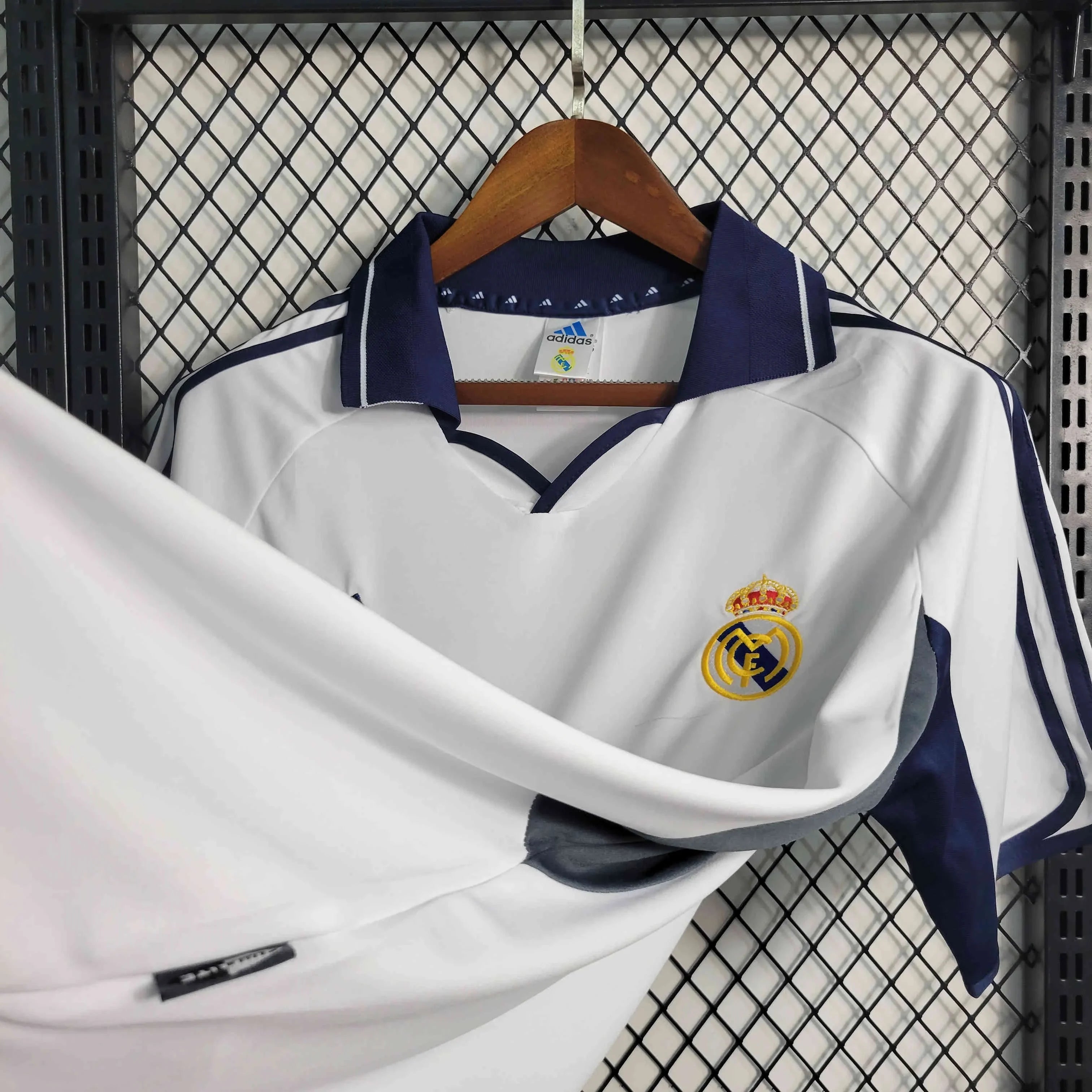 Camiseta Retro Real Madrid 2000 - Fútbol Club Vintage