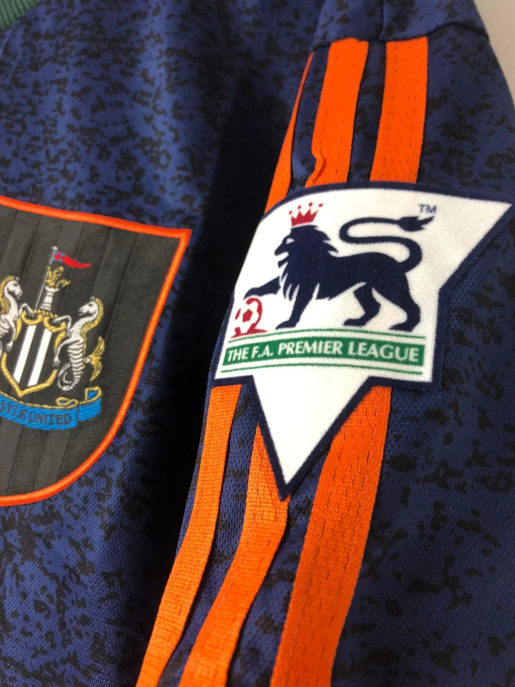 Camiseta Retro Shearer Newcastle Visitante 1997-98 - Fútbol Club Vintage