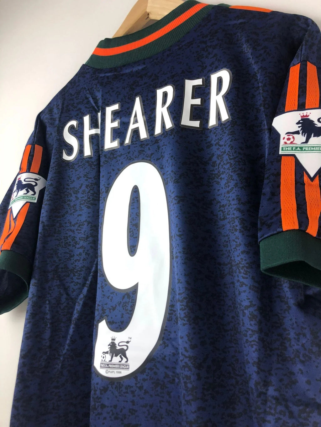 Camiseta Retro Shearer Newcastle Visitante 1997-98 - Fútbol Club Vintage