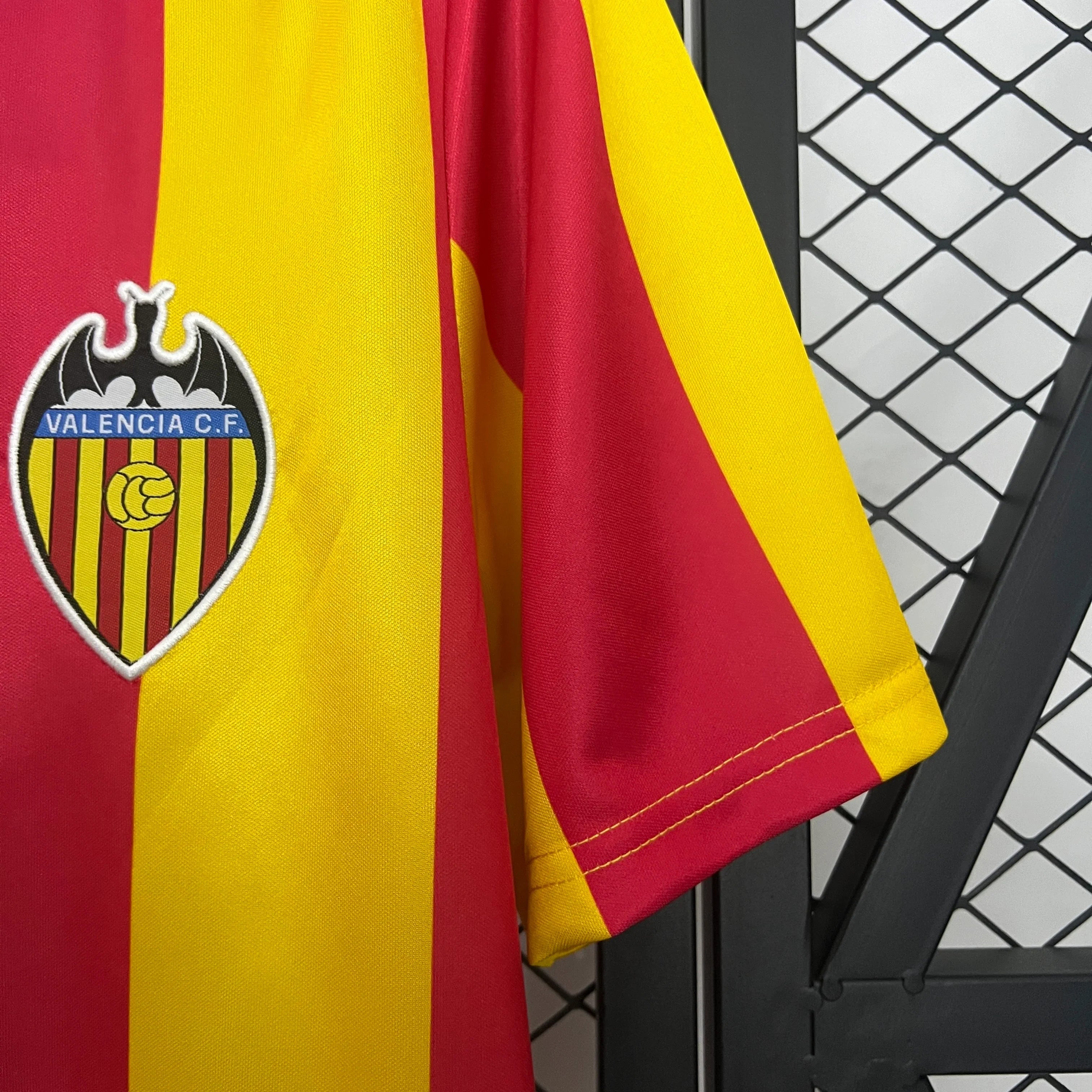 Camiseta Retro Valencia 1980-82 - Fútbol Club Vintage