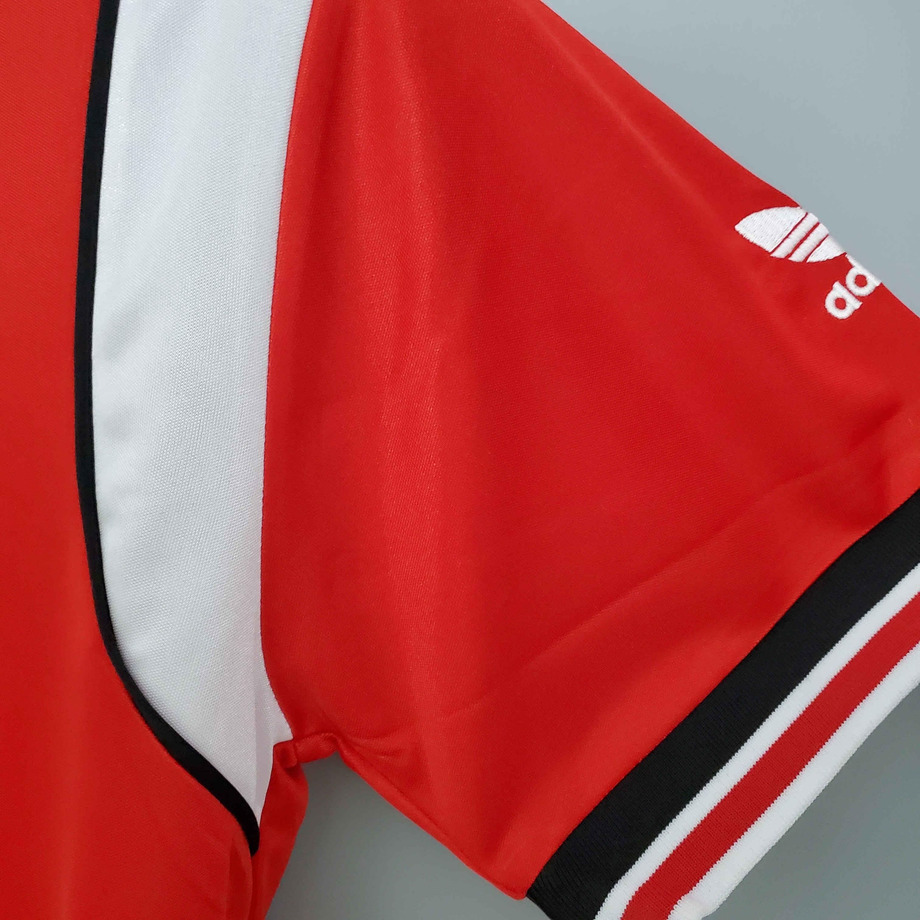 Camiseta Retro Manchester United FC 1985 - Fútbol Club Vintage