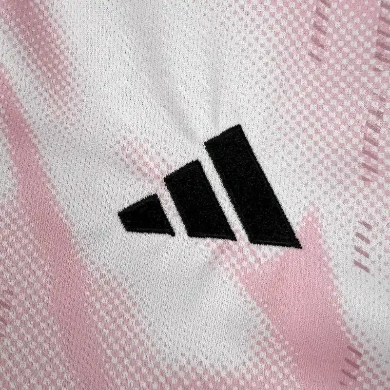 Real Madrid Edición Especial Rosa 2024-25 - Fútbol Club Vintage