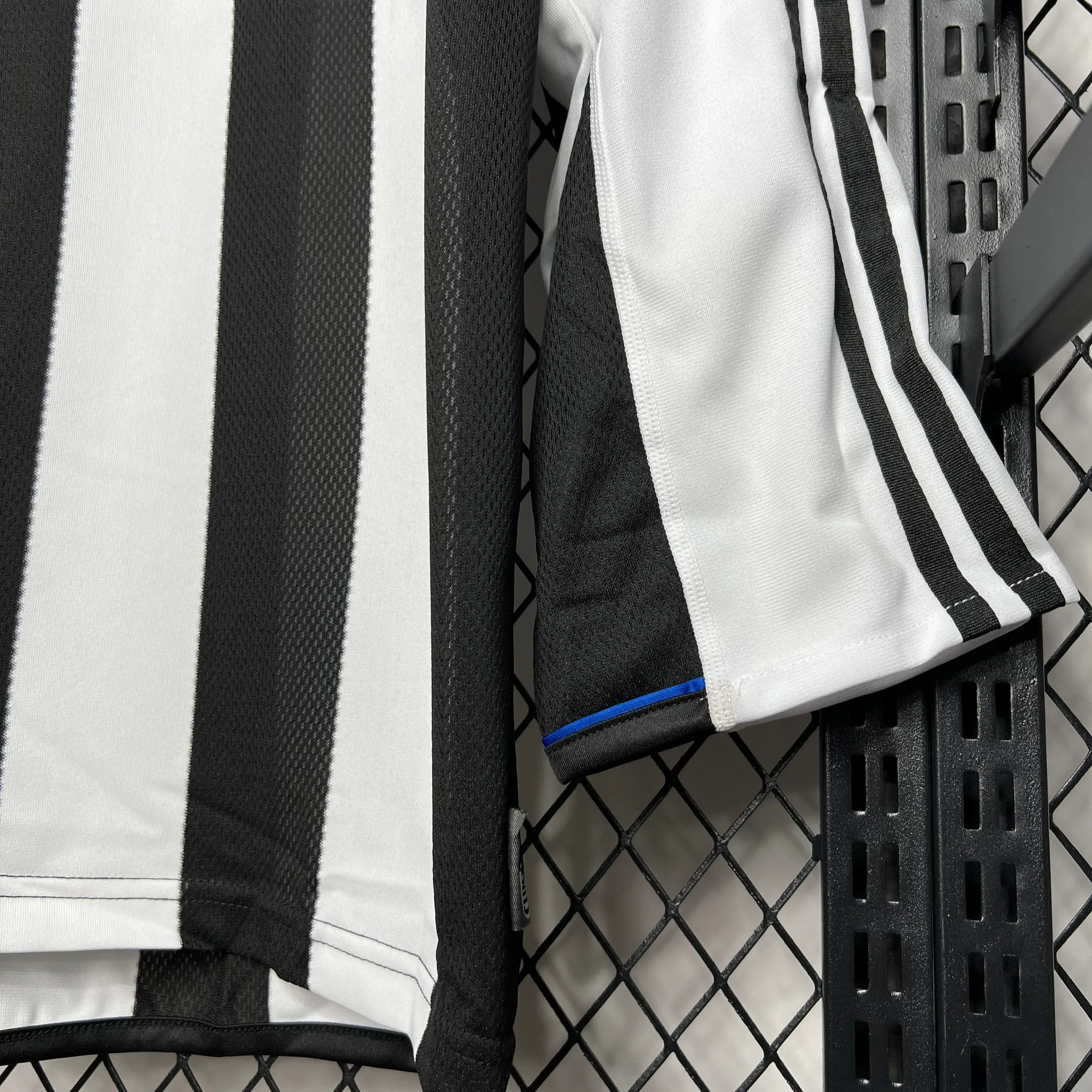 Camiseta Retro Newcastle United Manga Larga 2003-05 - Fútbol Club Vintage