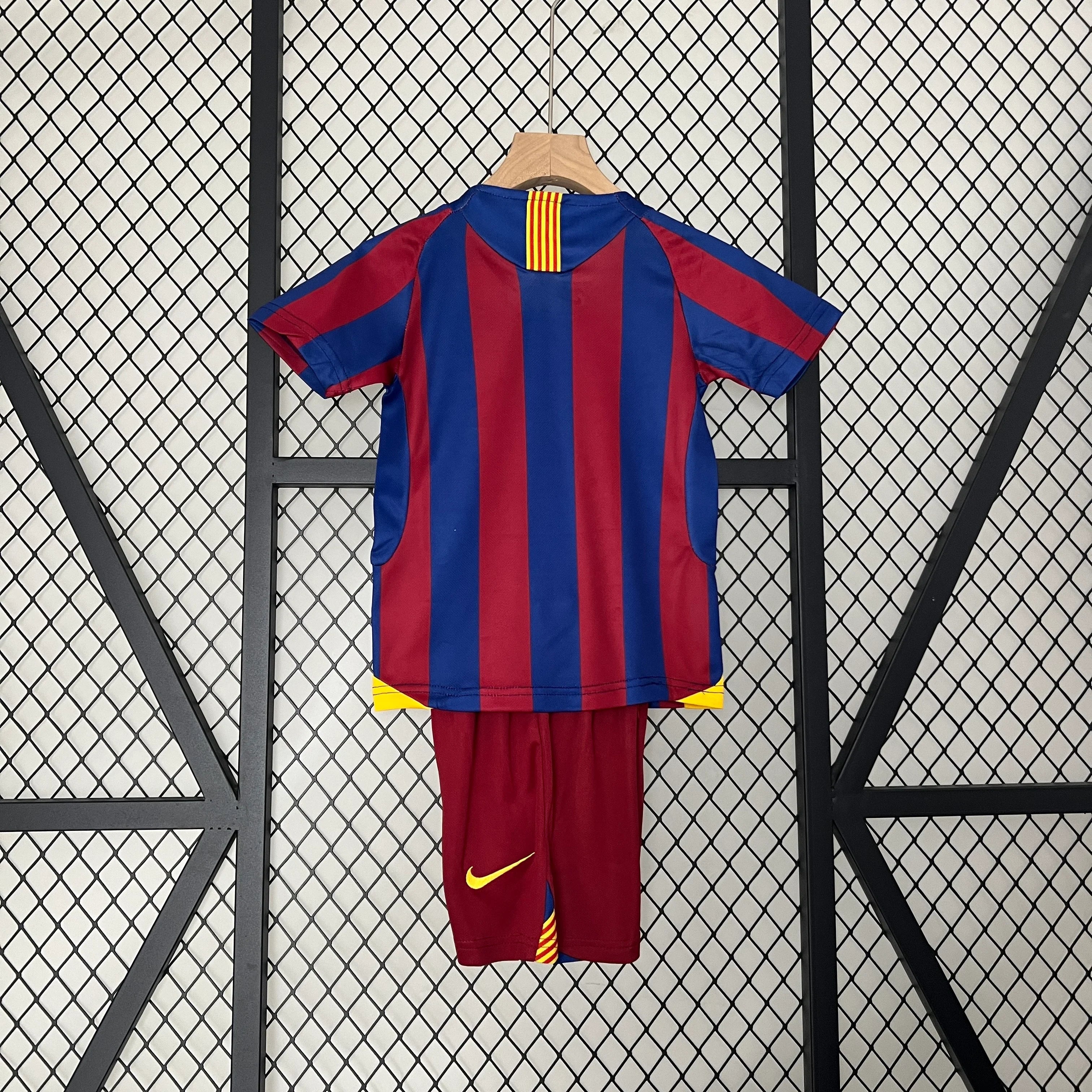 FC Barcelona Niños 2005-06 - Fútbol Club Vintage