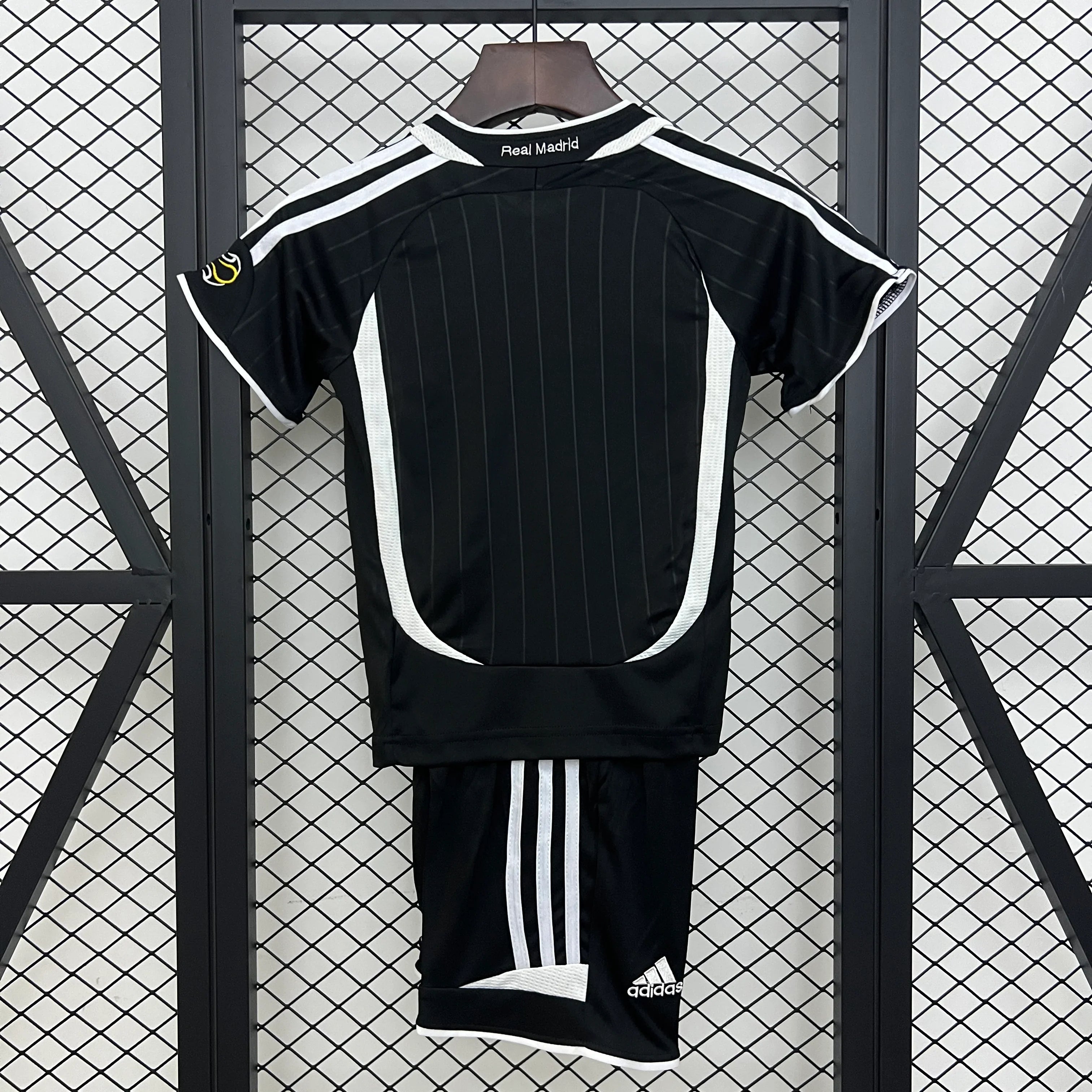 Retro Real Madrid Niños Visitante 2006-07 - Fútbol Club Vintage