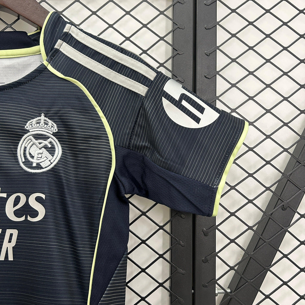 Real Madrid Niños Visitante 2025-26 - Fútbol Club Vintage