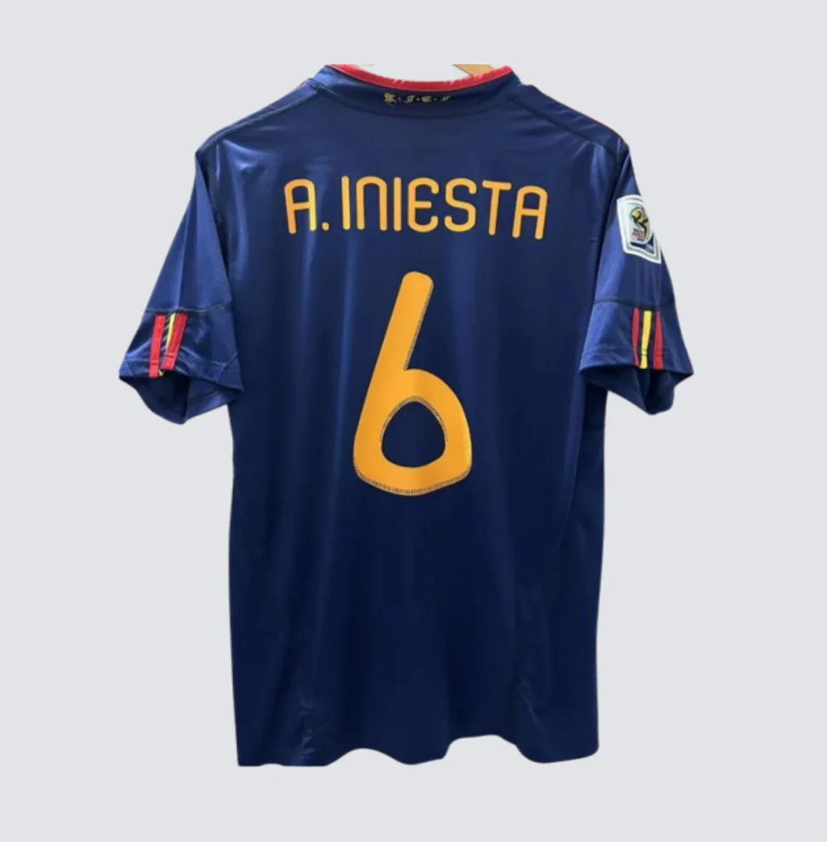 Camiseta Retro España 2010-11 Iniesta - Fútbol Club Vintage