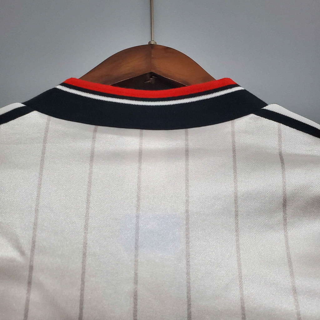 Camiseta Retro Manchester United FC Visitante 1983 - Fútbol Club Vintage