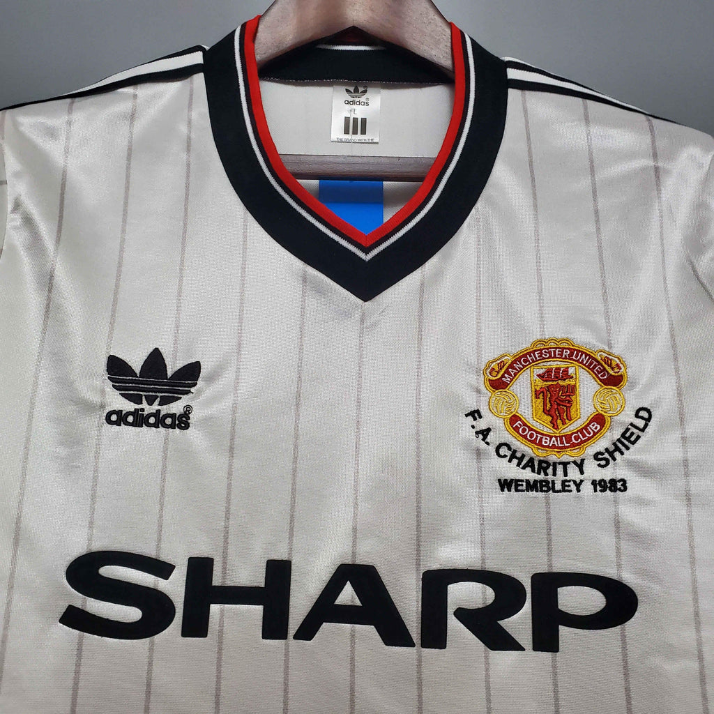 Camiseta Retro Manchester United FC Visitante 1983 - Fútbol Club Vintage