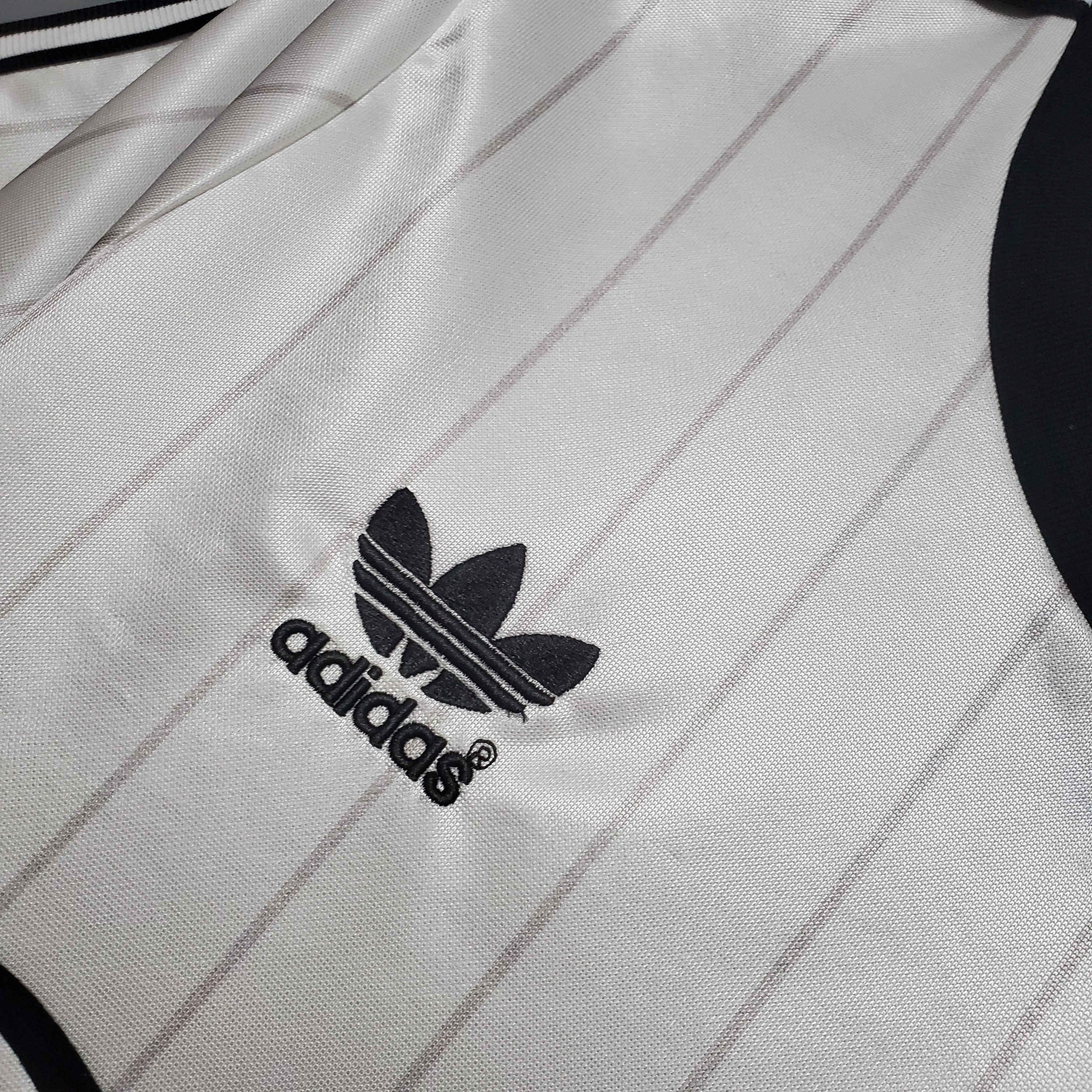 Camiseta Retro Manchester United FC Visitante 1983 - Fútbol Club Vintage